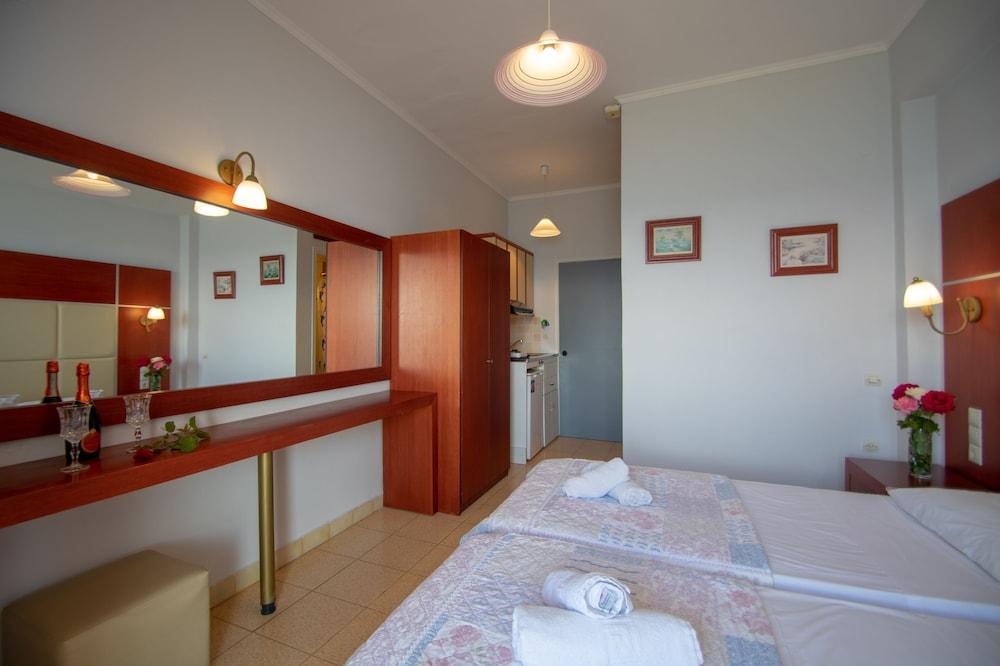 Agoulos Beach Hotel Аргаси Екстериор снимка