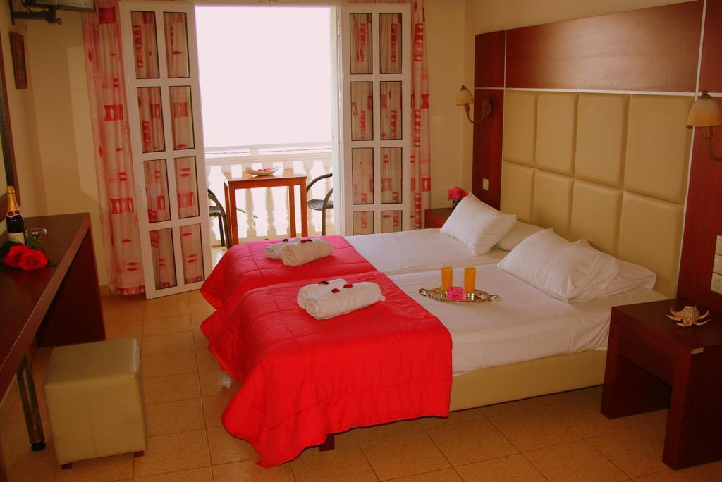 Agoulos Beach Hotel Аргаси Екстериор снимка